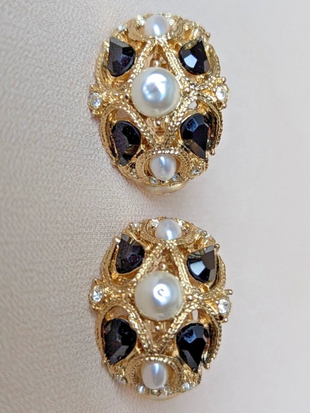 Vintage St John Signed Faux Pearl Rhinestone Gold Tone Clip On Earrings LIKE NEW